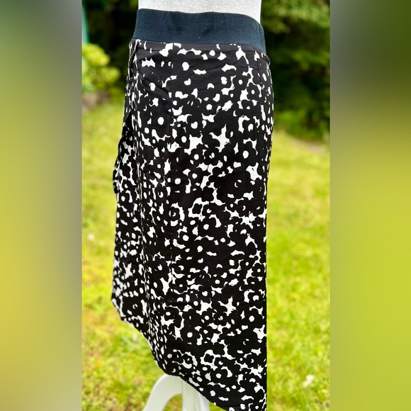 Black and White CAbi Skirt Size M - Picture 4 of 7